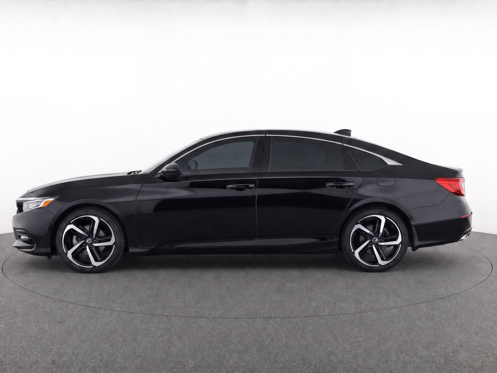 Used 2020 Honda Accord Sport image 2