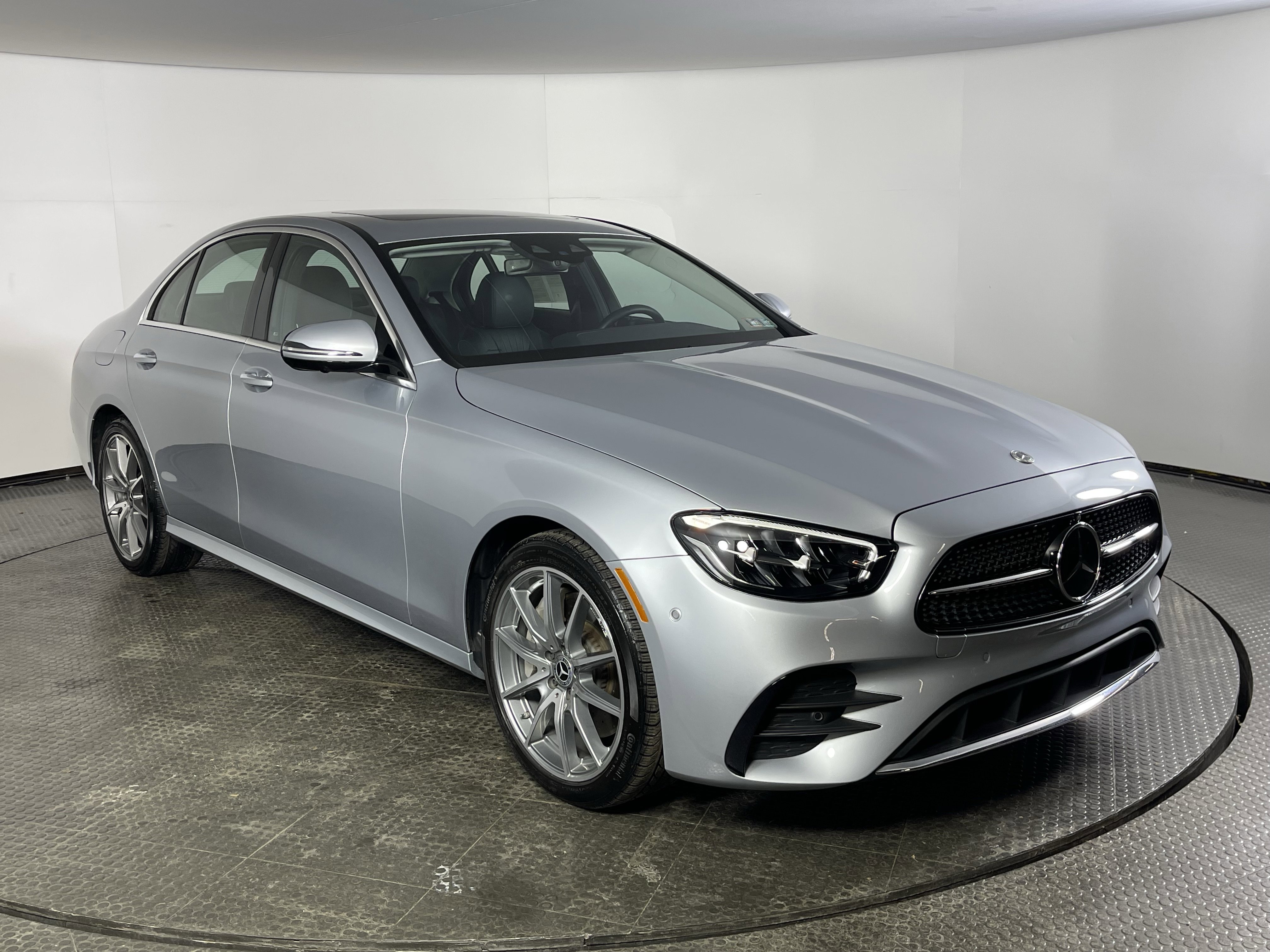 Used 2023 Mercedes-Benz E 450 4MATIC Sedan image 3