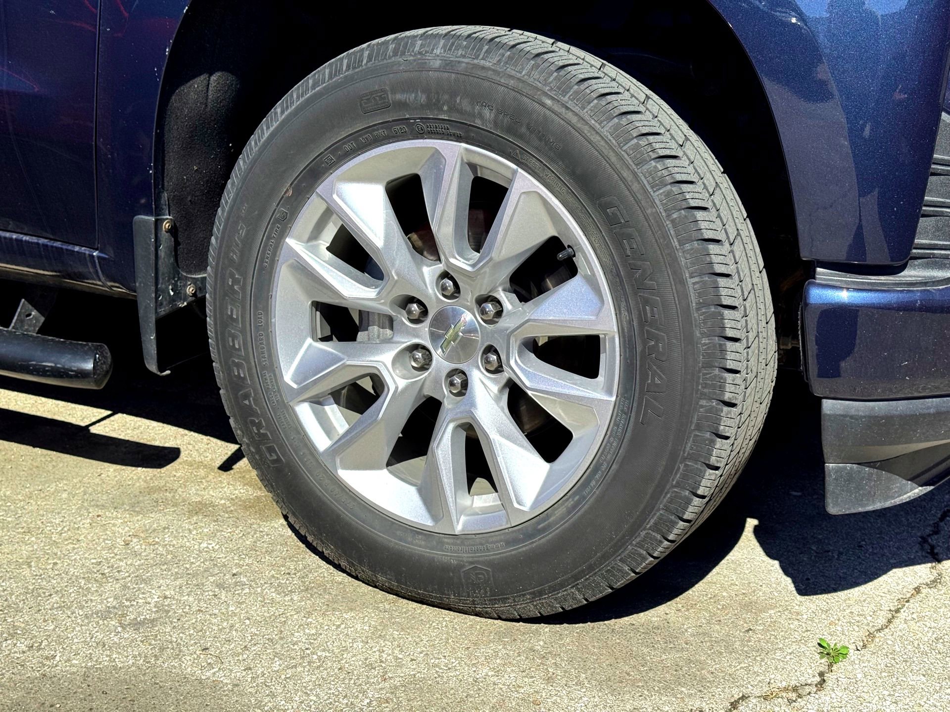 Used 2021 Chevrolet Silverado 1500 Custom image 2