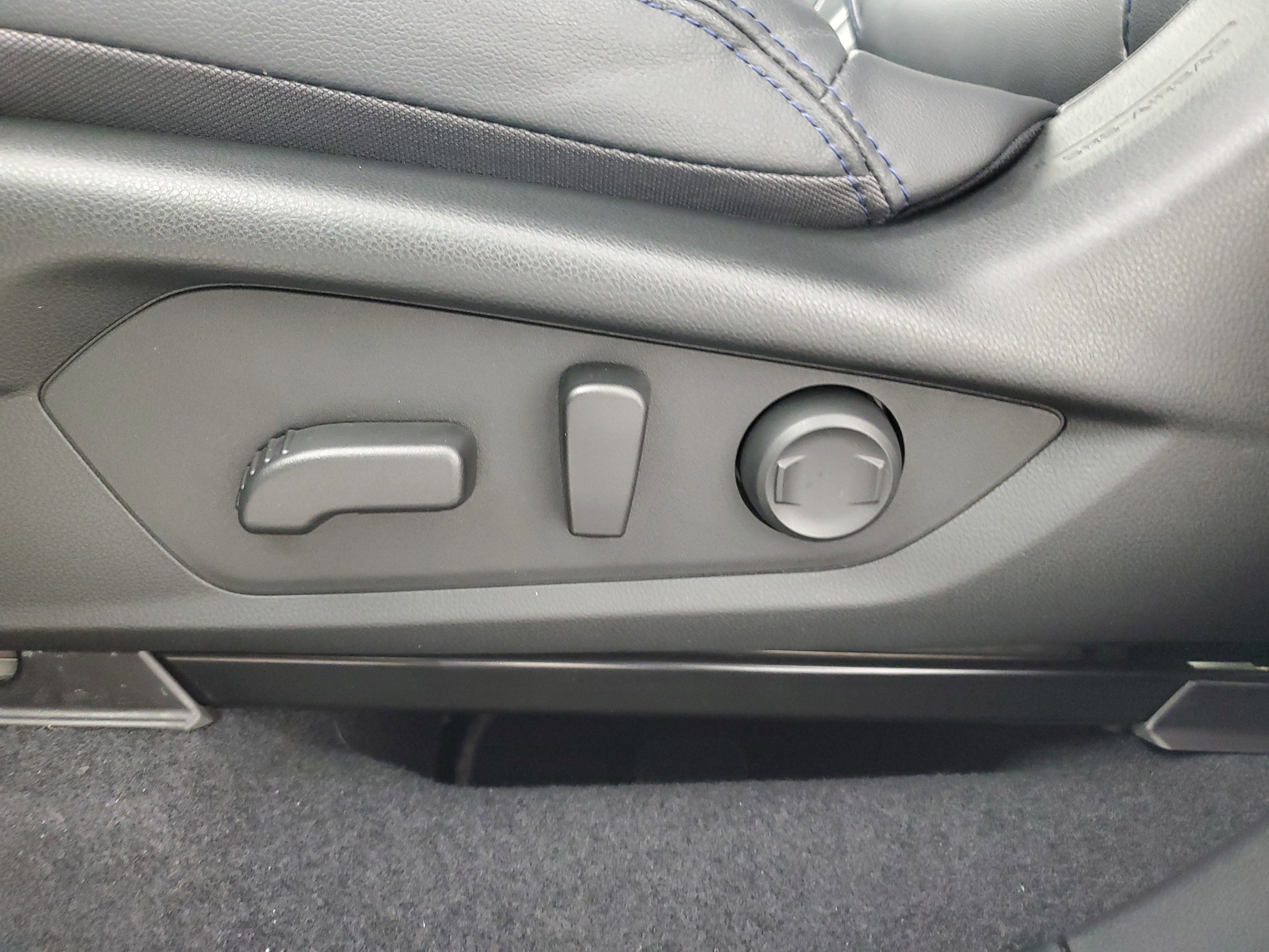 Used 2025 Subaru Forester Limited image 31