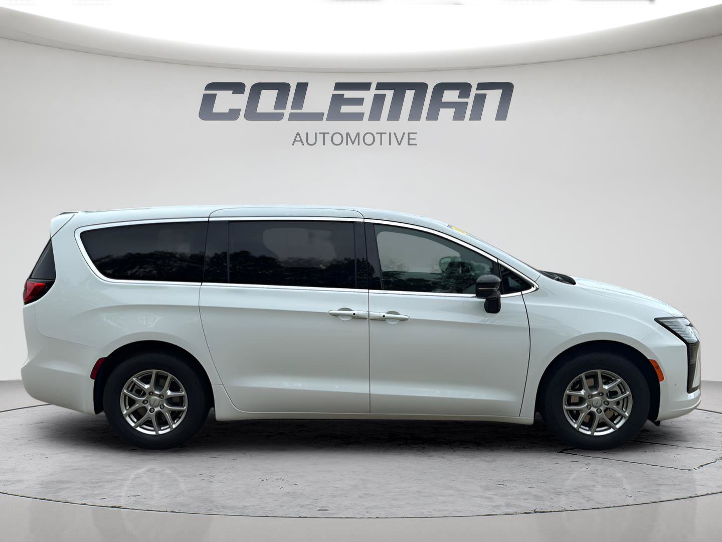 New 2027 Chrysler Pacifica Select FWD image 10