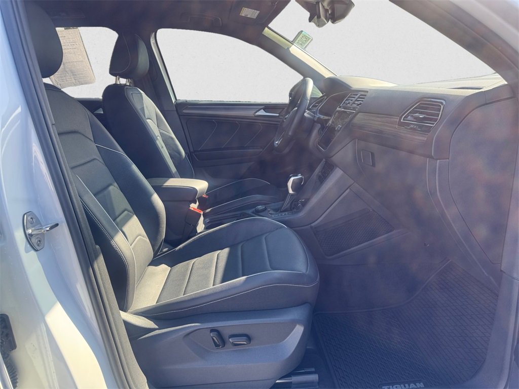 Used 2024 Volkswagen Tiguan SEL R-Line image 15