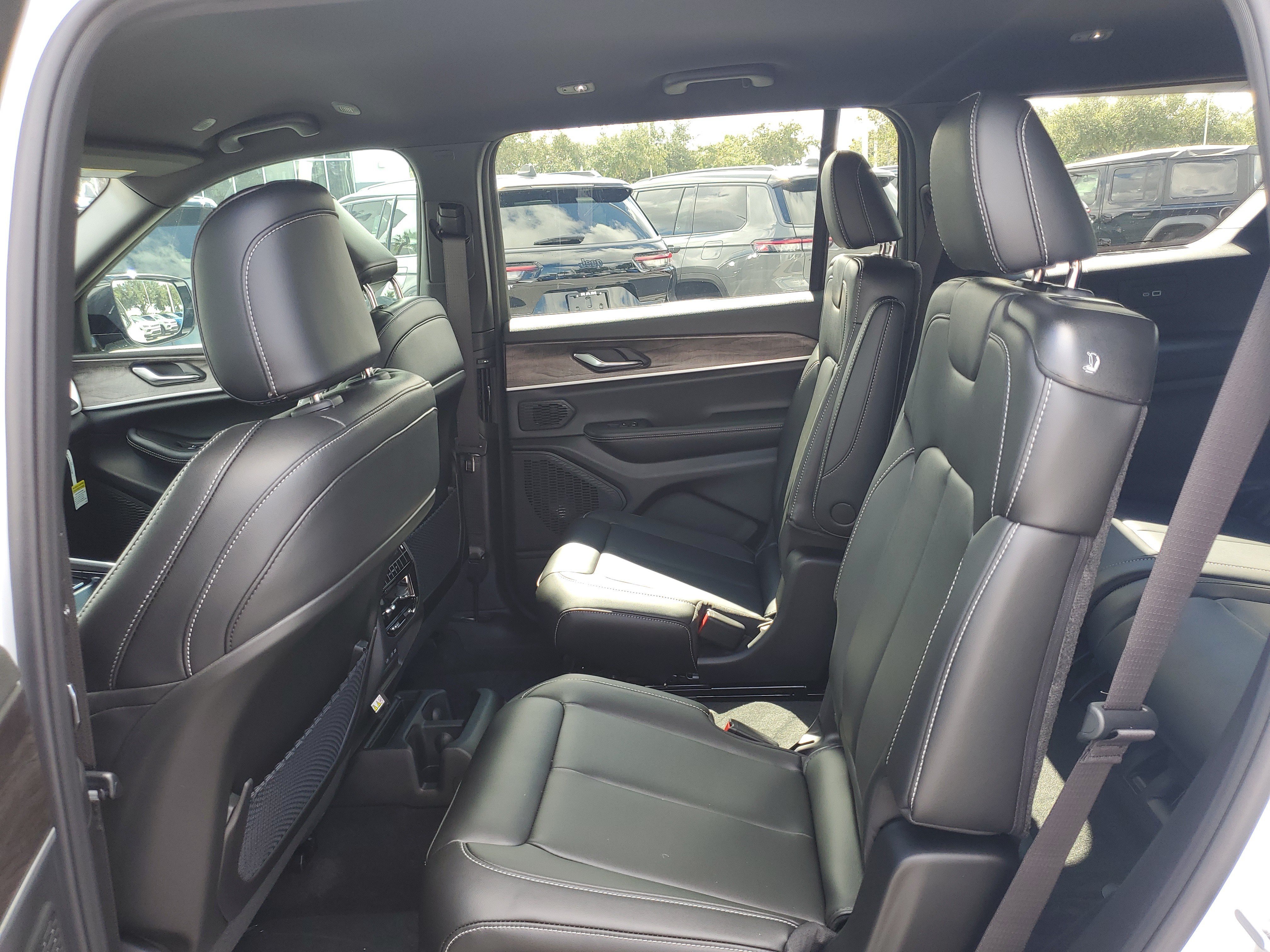 New 2027 Jeep Grand Cherokee L Limited RWD image 8