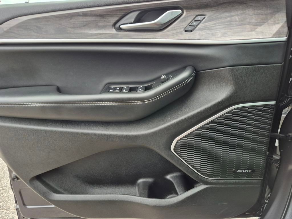 Used 2022 Jeep Grand Cherokee L Limited image 19