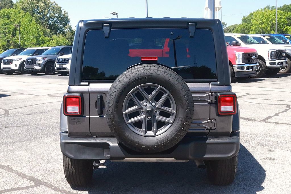 Used 2025 Jeep Wrangler Unlimited Sport AWD/4WD image 6