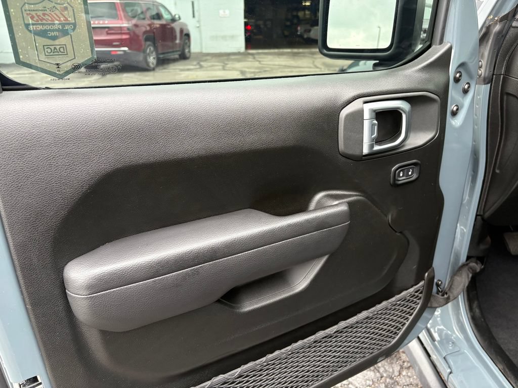 Used 2025 Jeep Wrangler Unlimited Sport AWD/4WD image 13