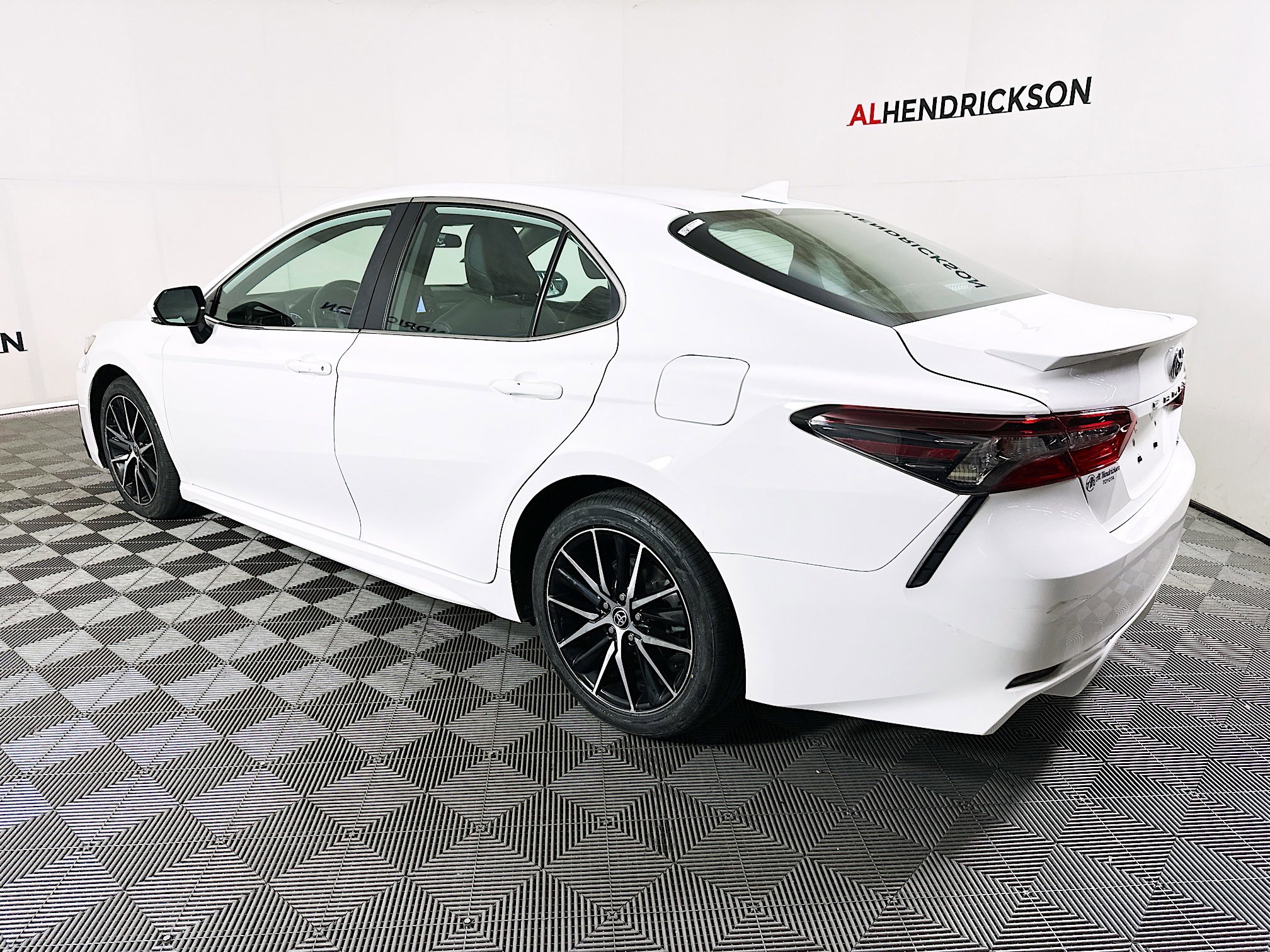 Used 2023 Toyota Camry SE image 5