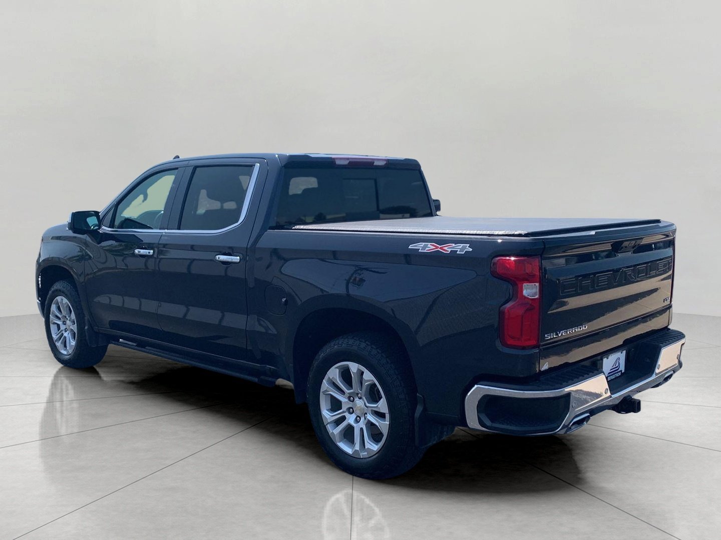 Used 2023 Chevrolet Silverado 1500 LTZ w/ LTZ Convenience Package II AWD/4WD image 5