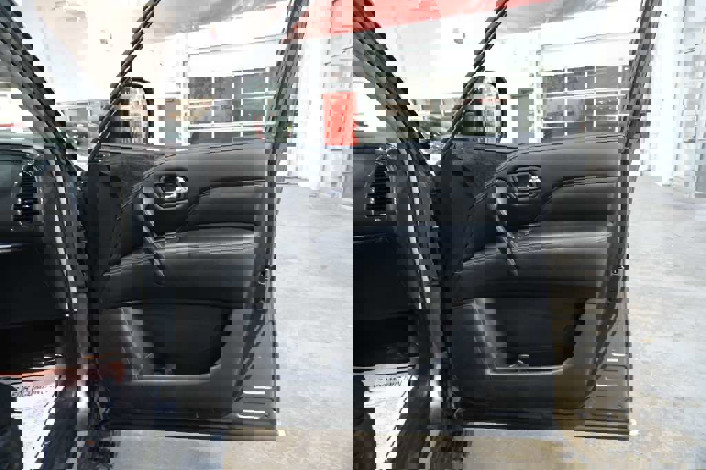 Used 2021 INFINITI QX80 Luxe image 37