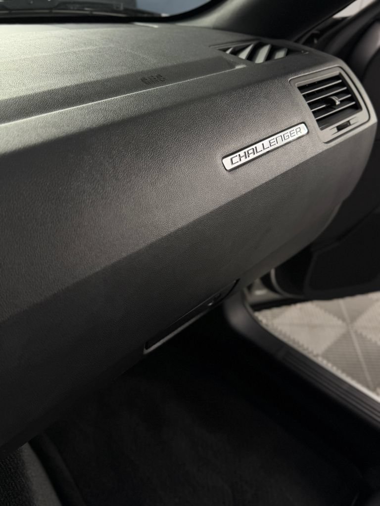 Used 2010 Dodge Challenger SE RWD image 24