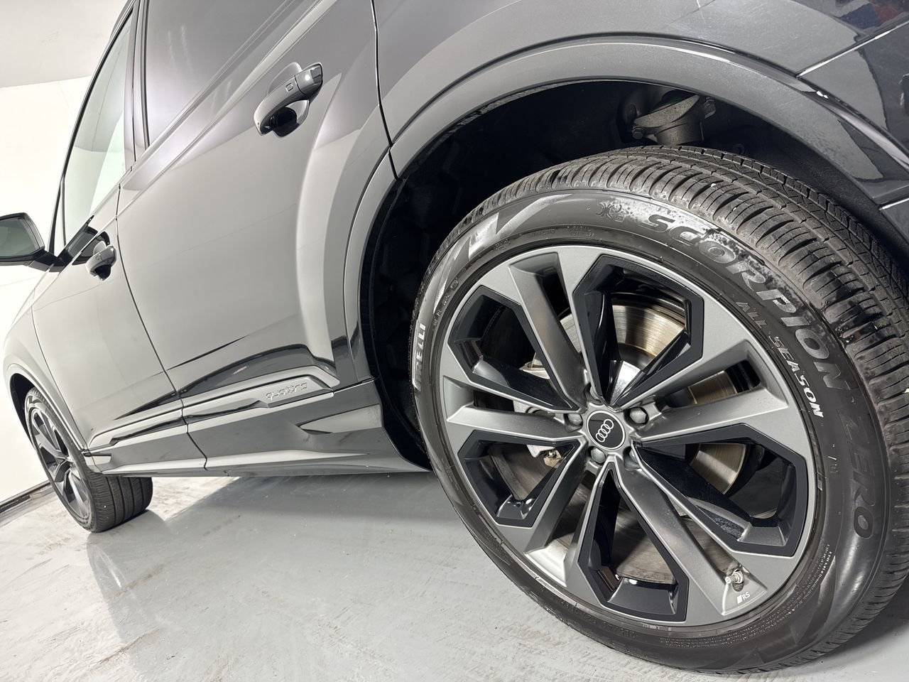 Used 2025 Audi Q7 3.0T Premium Plus w/ Premium Plus Package AWD/4WD image 3