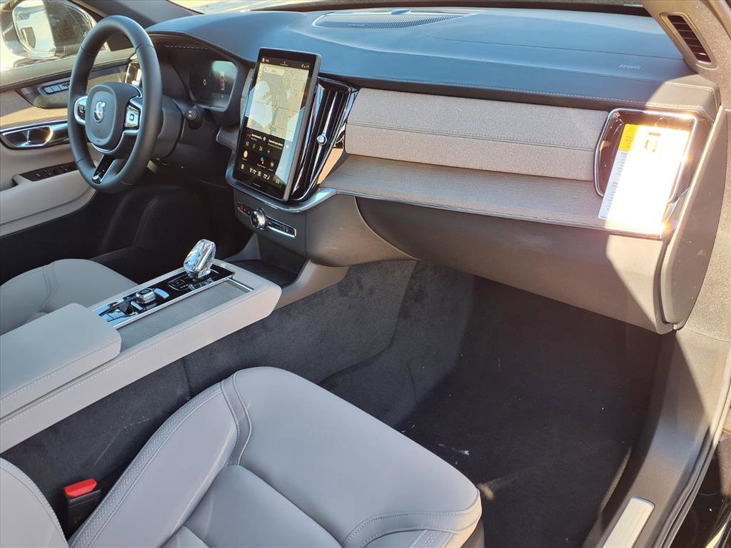 New 2026 Volvo XC90 T8 Plus w/ Protection Package Premier image 10