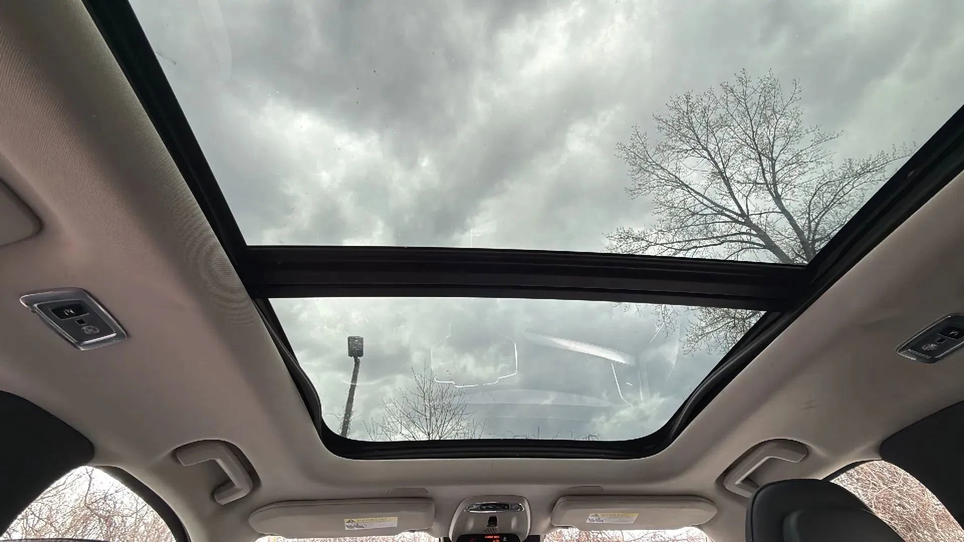 Used 2016 Volvo XC90 T8 Momentum w/ Vision Package image 31