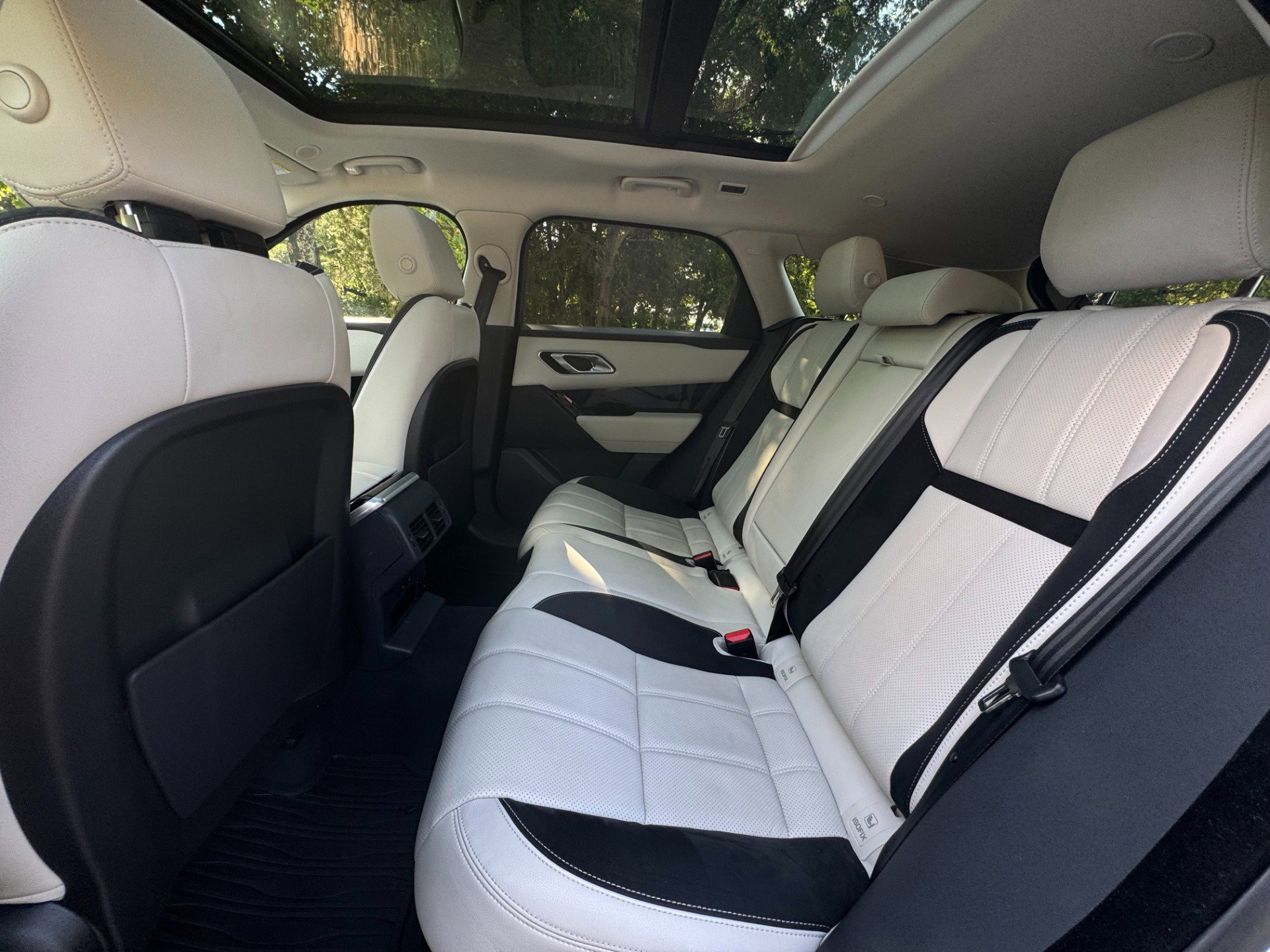 Used 2023 Land Rover Range Rover Velar R-Dynamic S image 44