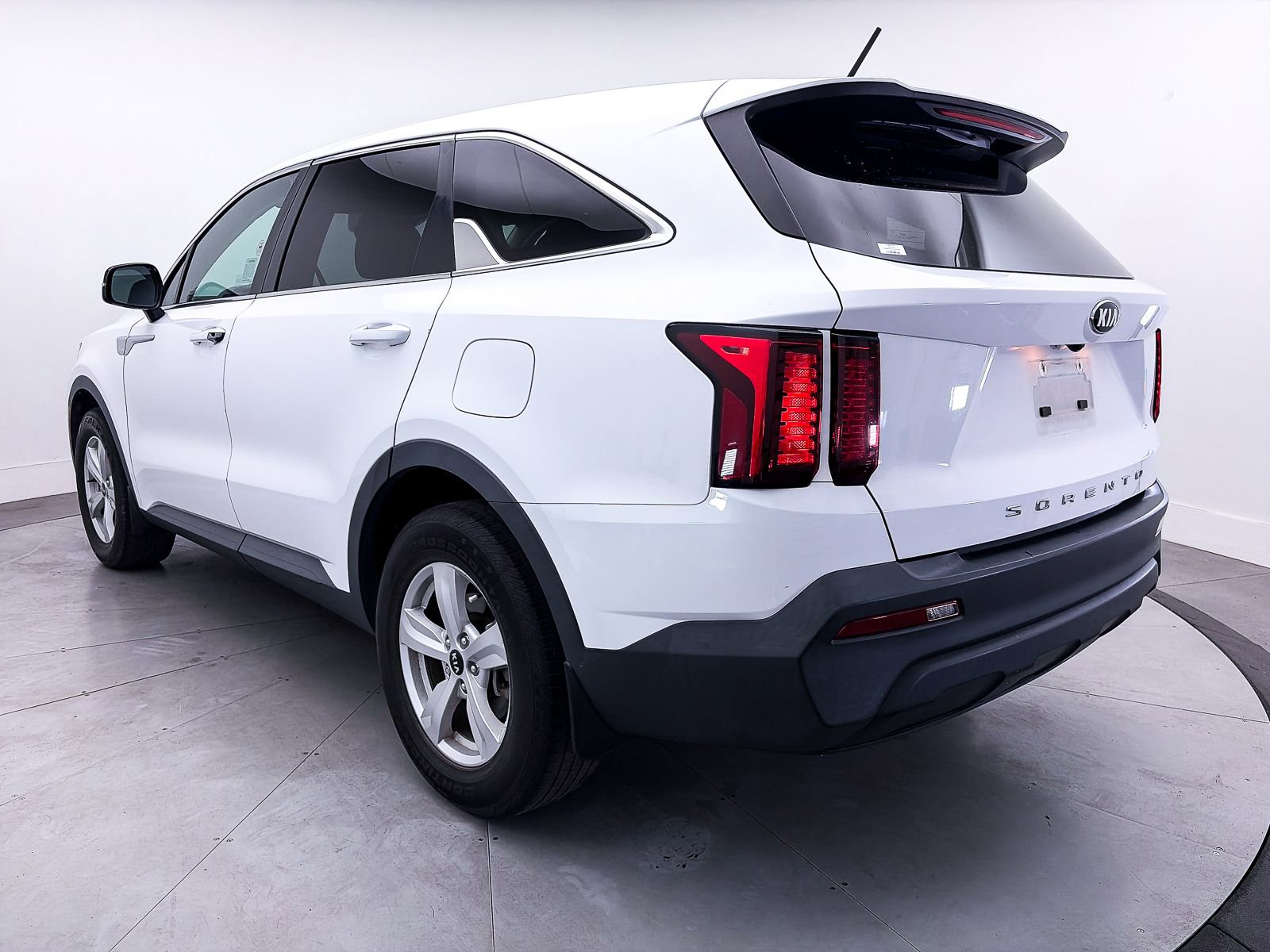 Used 2021 Kia Sorento LX image 8