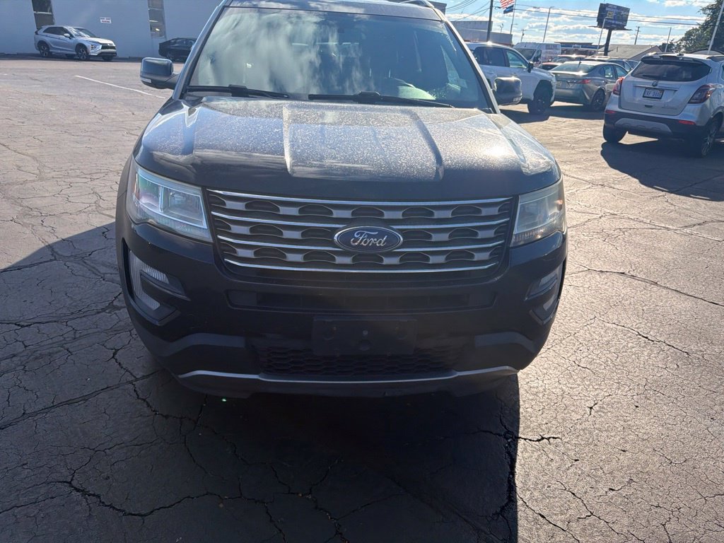 Used 2017 Ford Explorer XLT AWD/4WD image 3