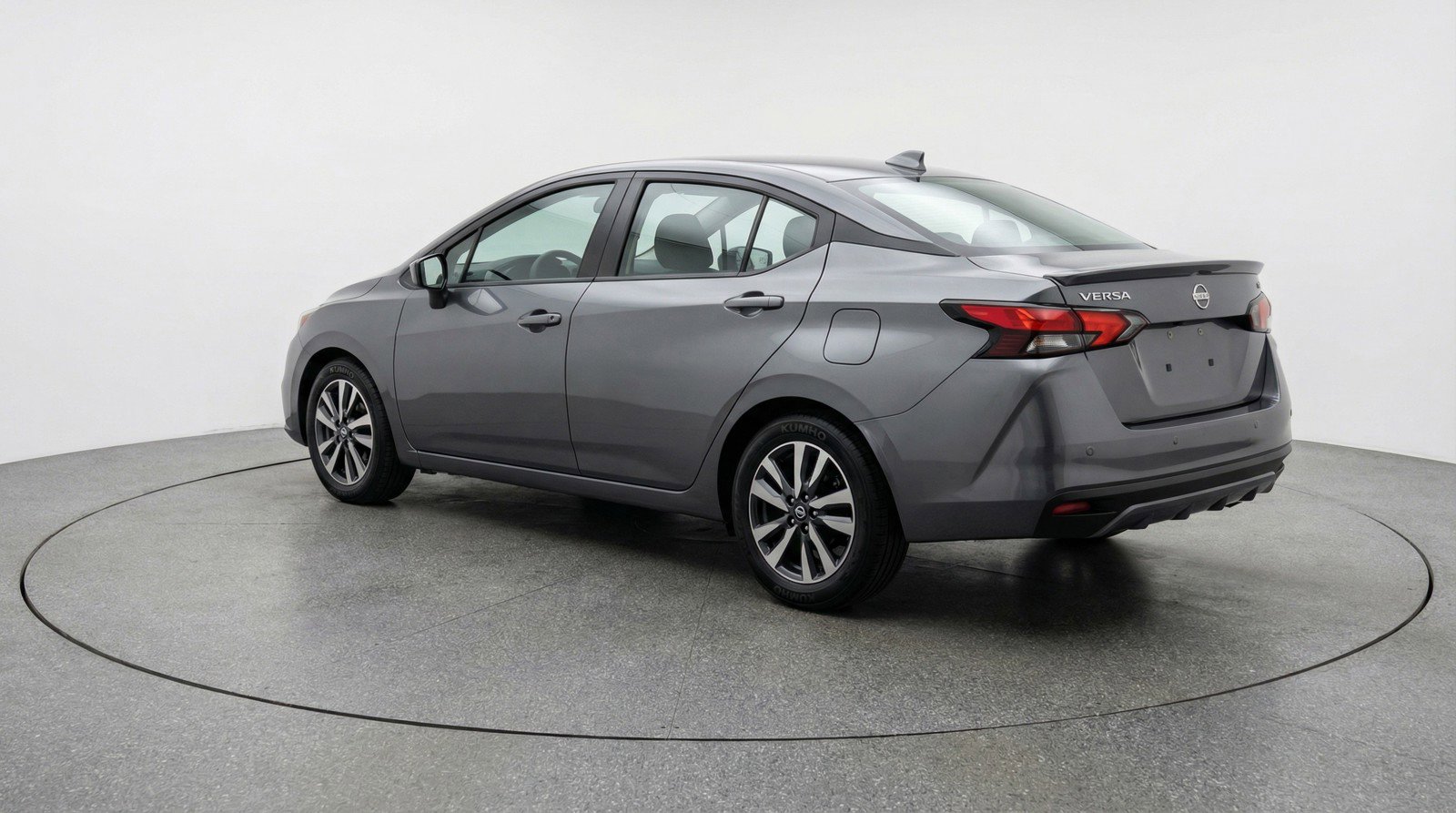 Used 2025 Nissan Versa SV image 6