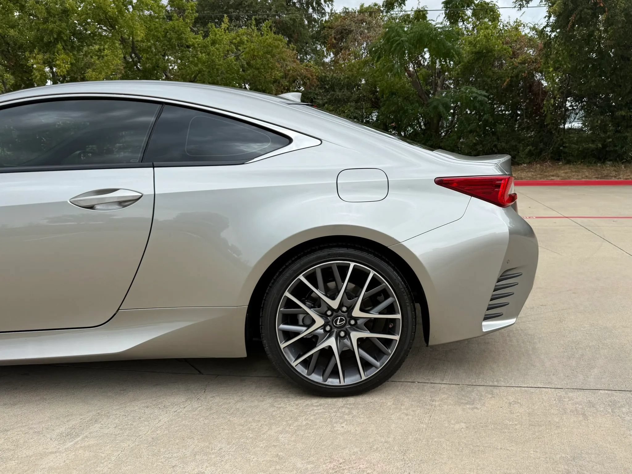 Used 2016 Lexus RC 200t RWD image 16