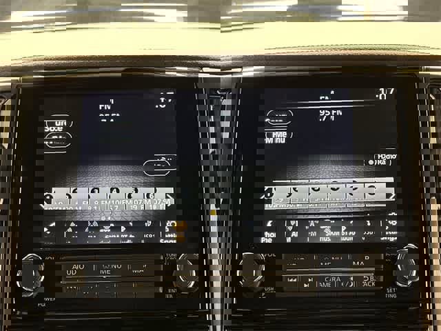 Used 2021 Nissan Titan PRO-4X w/ Pro-4x Convenience Package image 12