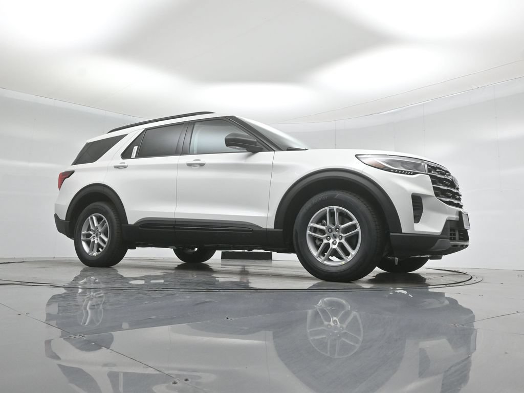 New 2026 Ford Explorer Active RWD image 3
