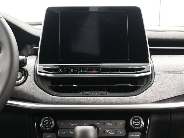 New 2025 Jeep Compass Latitude w/ Sun & Sound Group AWD/4WD image 26