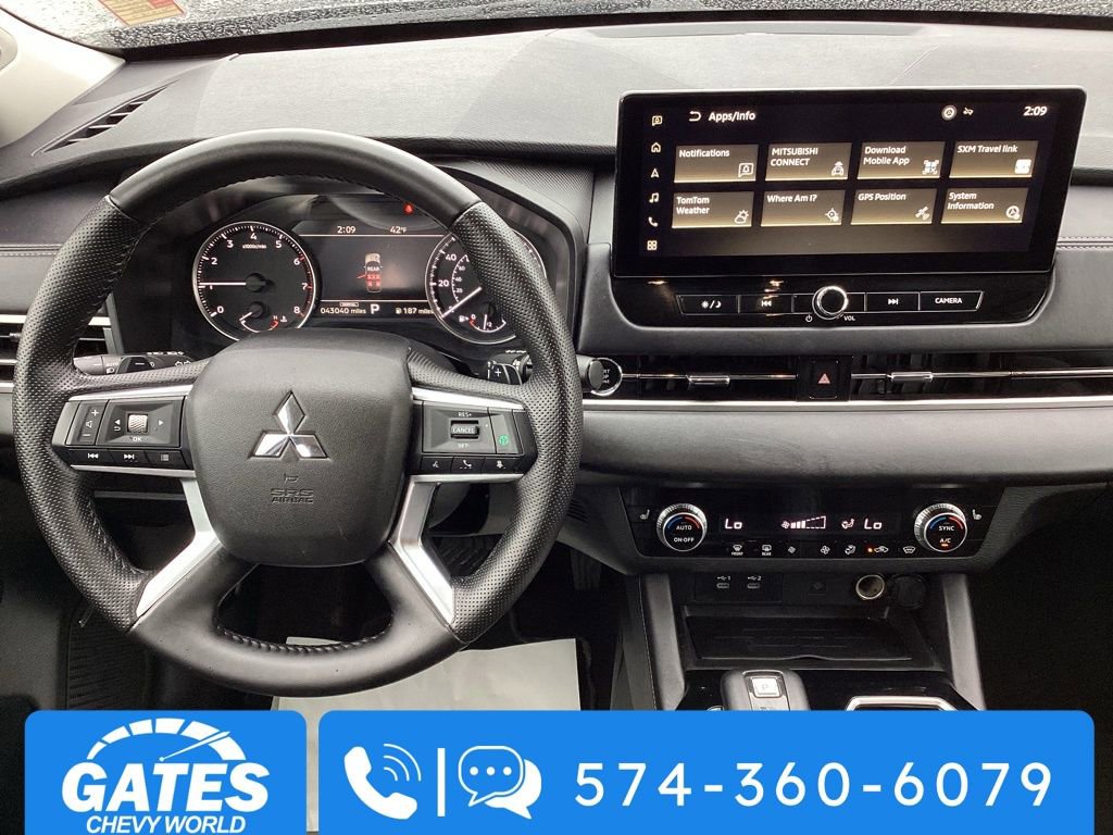 Used 2025 Mitsubishi Outlander SE image 16