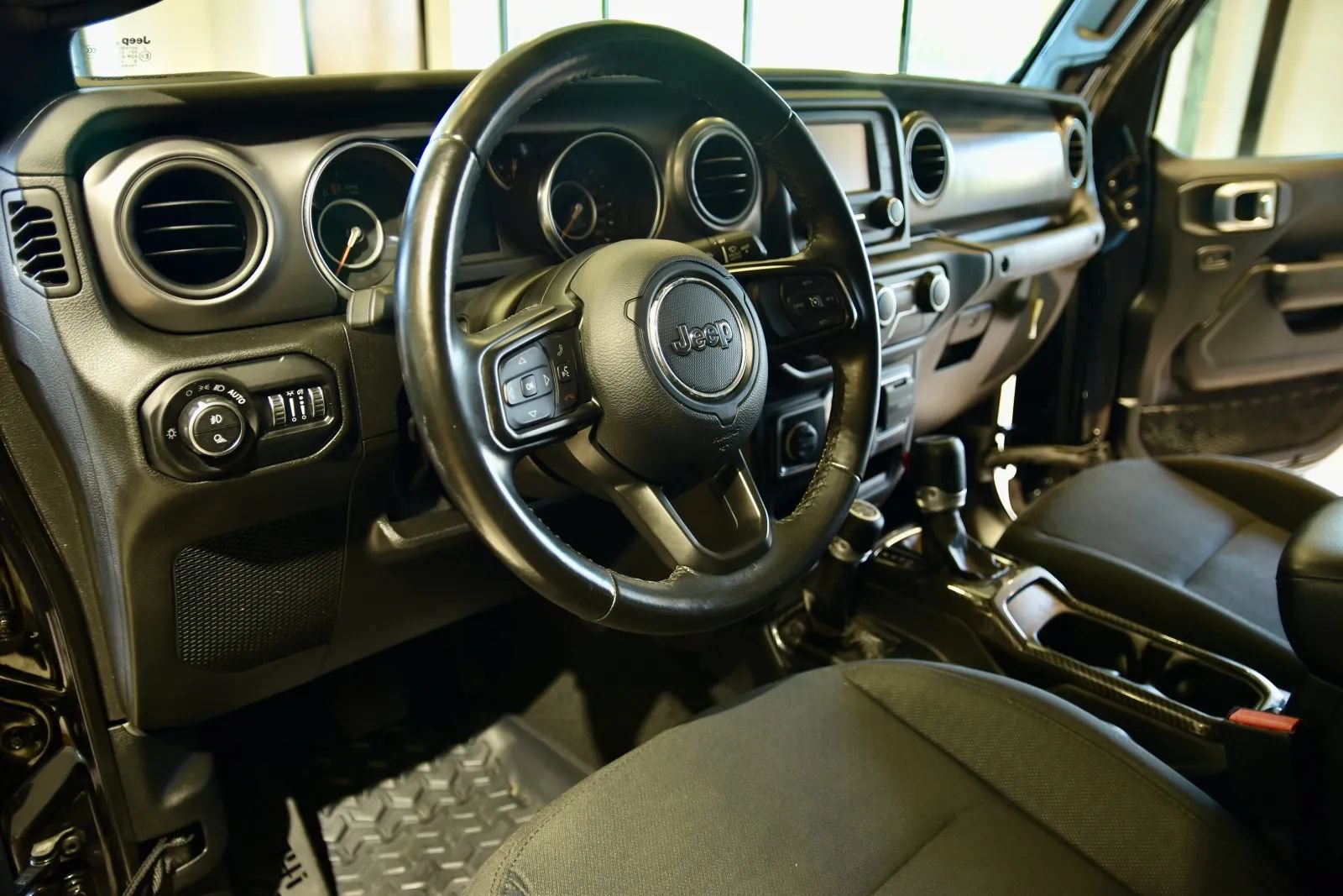Used 2021 Jeep Gladiator Sport AWD/4WD image 13