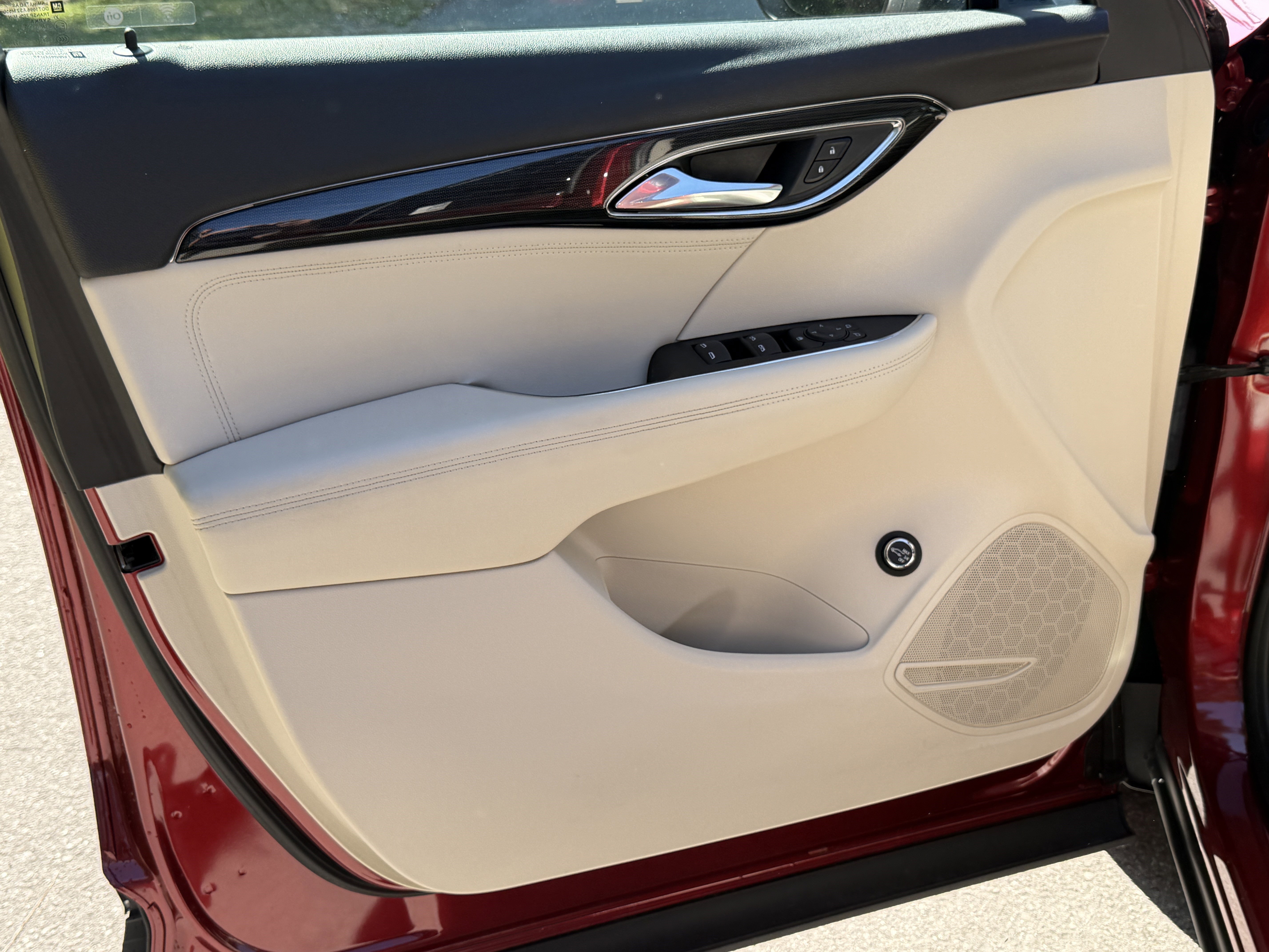 Used 2023 Buick Envision Preferred image 11