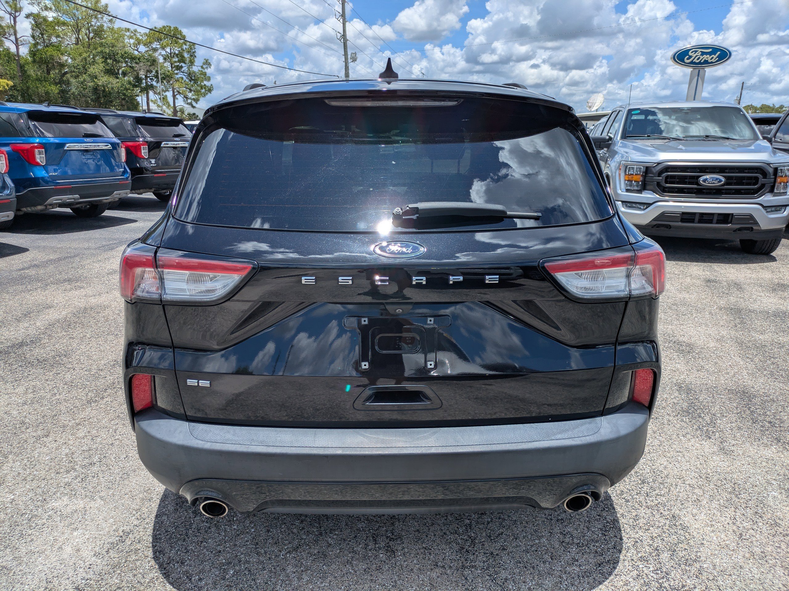 Used 2022 Ford Escape SE w/ SE Sport Appearance Package FWD image 5