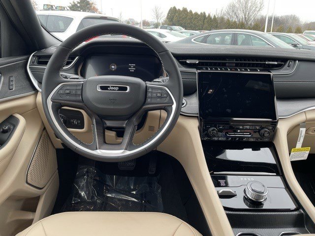 New 2025 Jeep Grand Cherokee Limited w/ Trailer Tow Package image 12