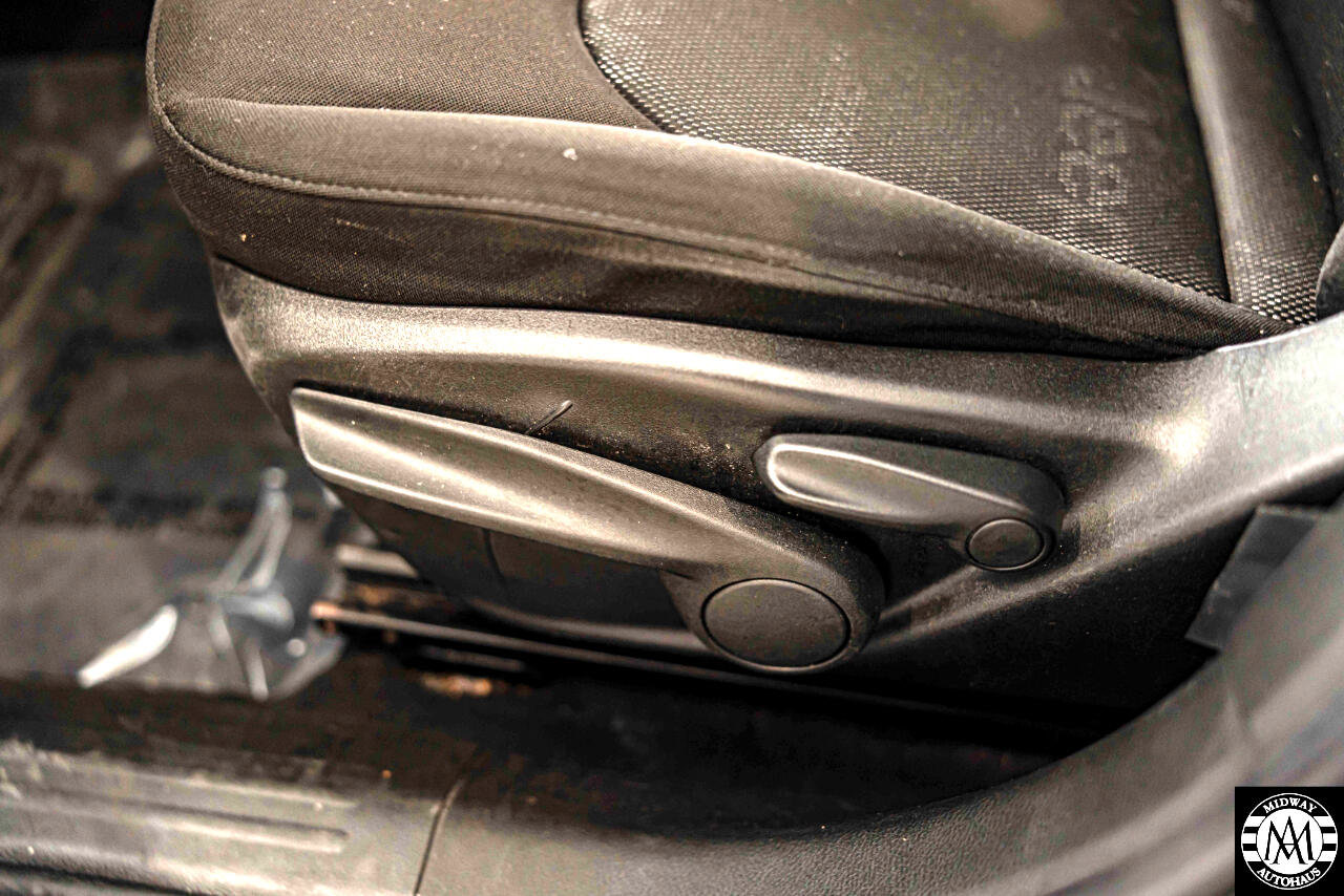 Used 2015 Jeep Renegade Latitude w/ Cold Weather Group II image 19