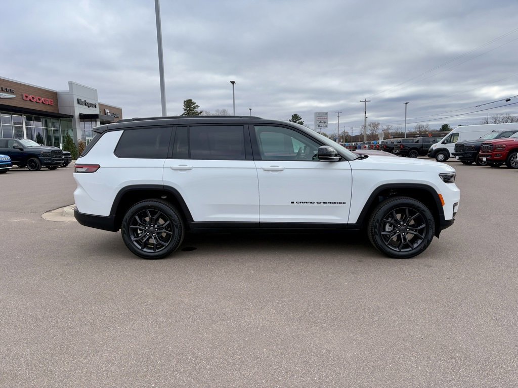 New 2025 Jeep Grand Cherokee L Limited image 2