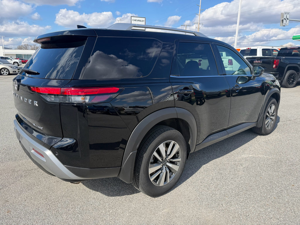 Used 2025 Nissan Pathfinder SL image 3