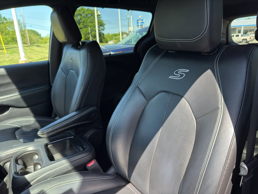 Used 2022 Chrysler Pacifica Touring-L w/ S Appearance Package FWD image 12