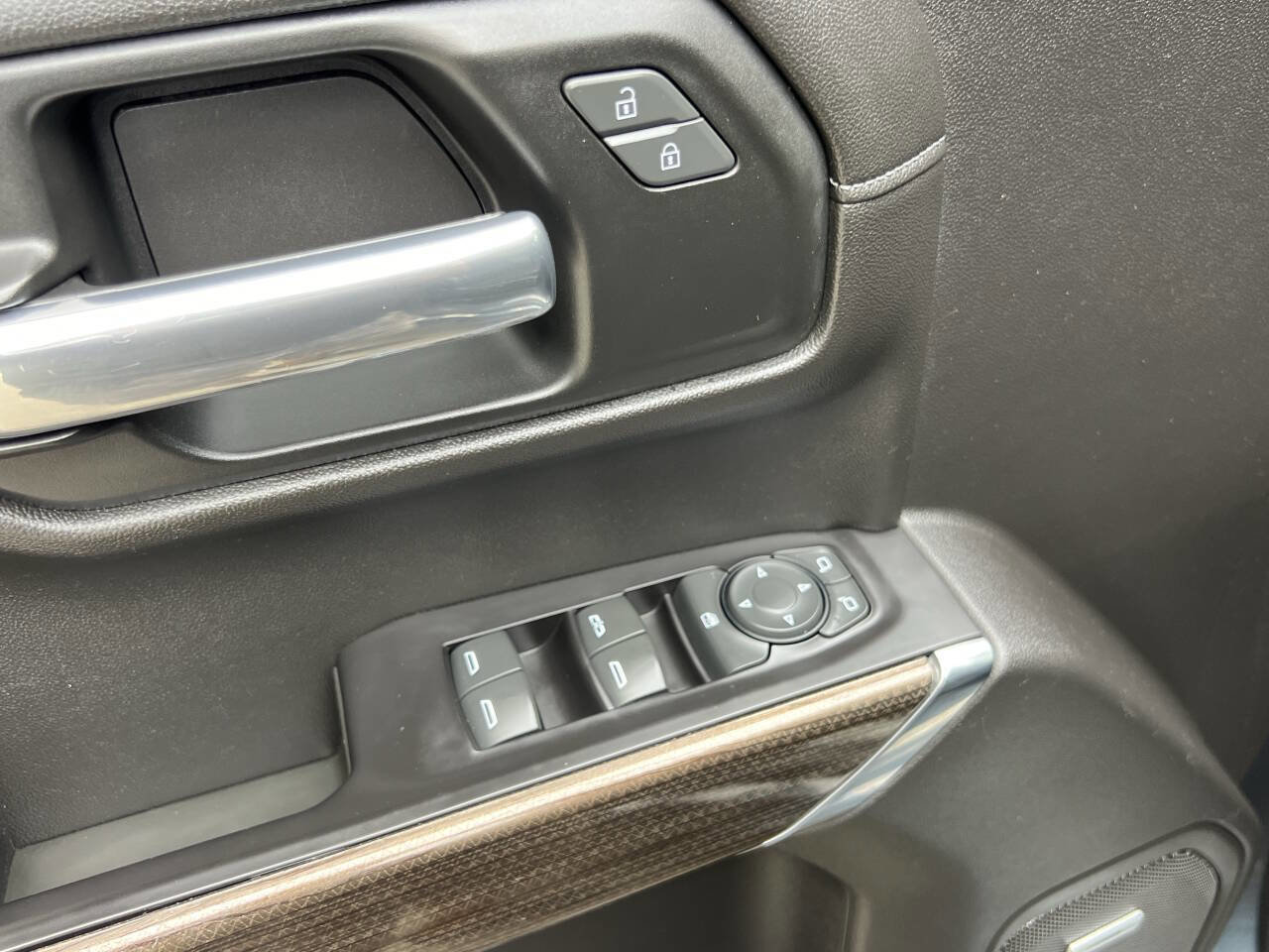 Used 2019 Chevrolet Silverado 1500 RST w/ All-Star Edition AWD/4WD image 17