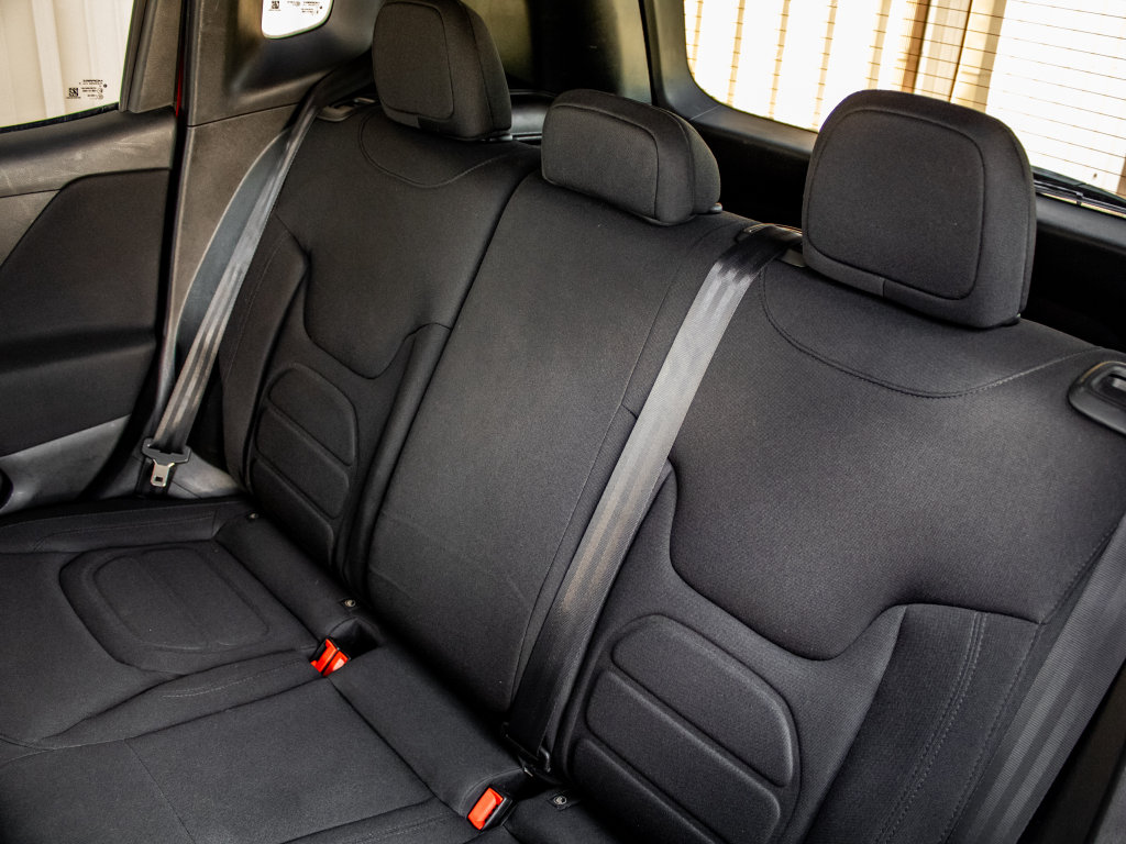 Used 2020 Jeep Renegade Latitude w/ Cold Weather Group AWD/4WD image 22