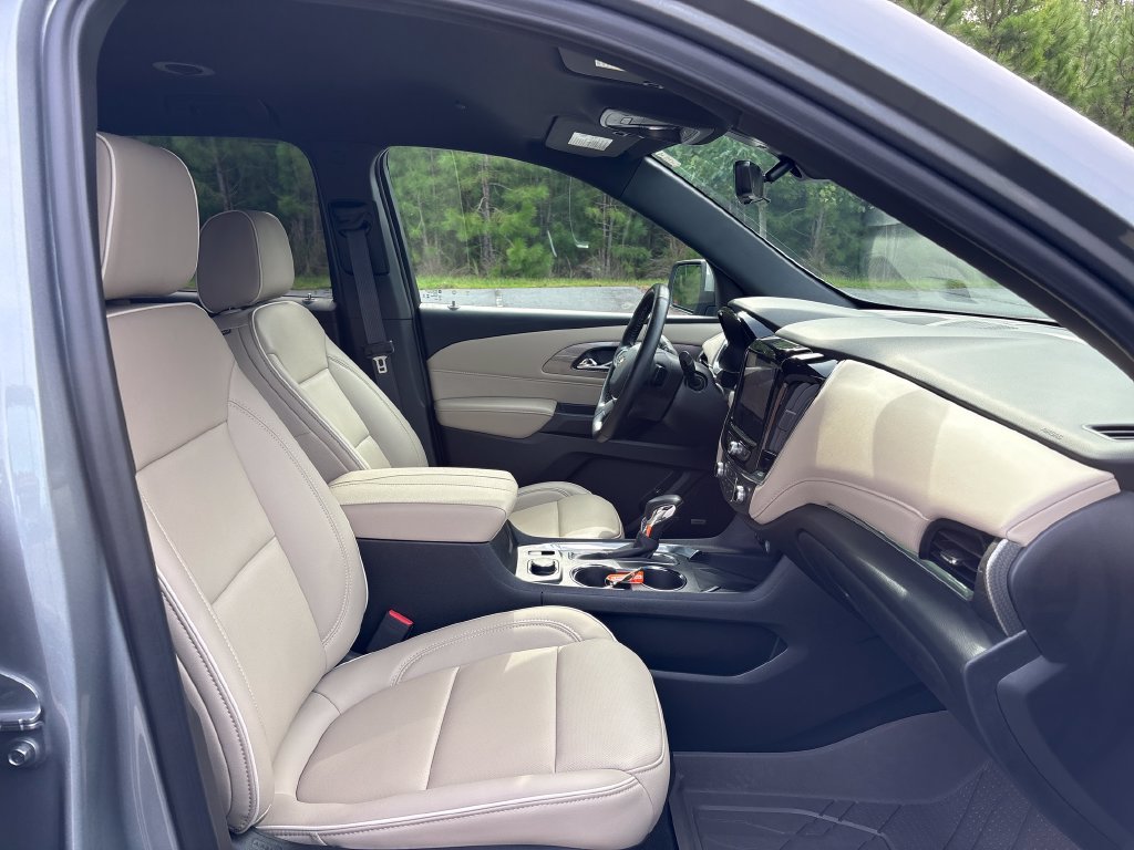 Used 2023 Chevrolet Traverse Premier FWD image 34