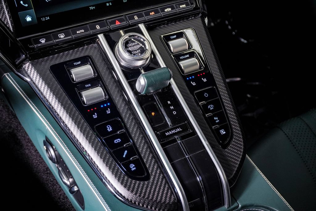 Used 2025 Aston Martin V8 Vantage Coupe RWD image 30