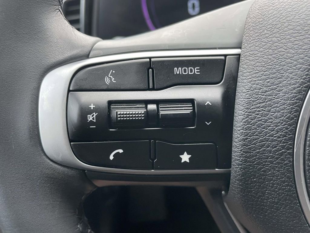 Used 2025 Kia Sportage EX w/ Premium Package image 32