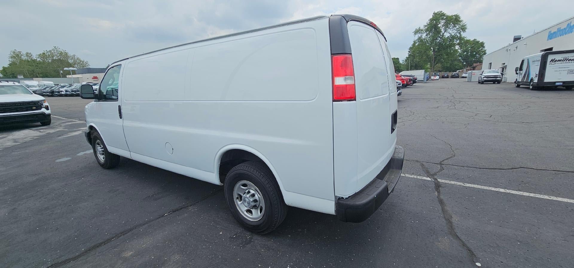 Used 2018 Chevrolet Express 2500 Extended RWD image 6