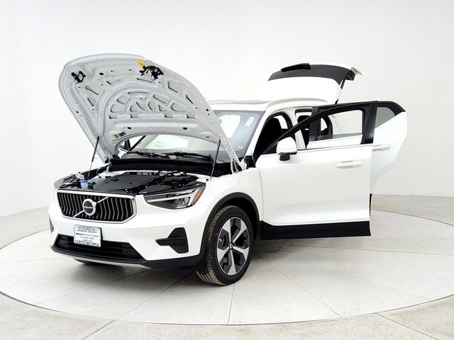 New 2025 Volvo XC40 B5 Core w/ Protection Package Premier image 9