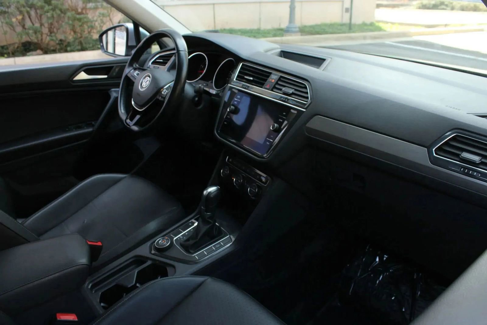 Used 2019 Volkswagen Tiguan SE w/ Panoramic Sunroof Package AWD/4WD image 27