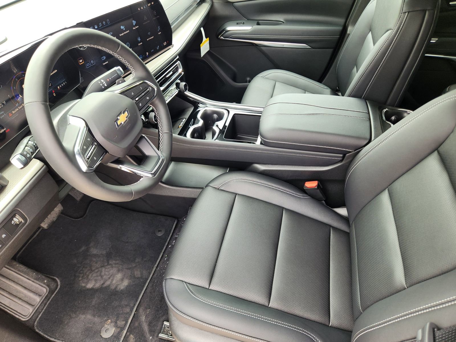 New 2026 Chevrolet Traverse LT w/ Sun and Wheel Package FWD image 13