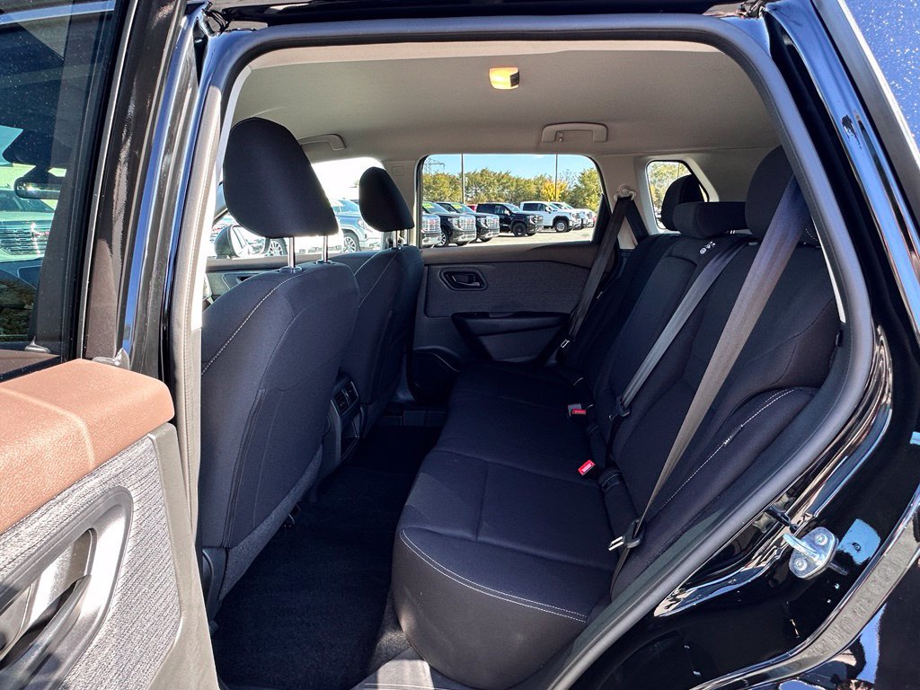 Used 2023 Nissan Rogue S AWD/4WD image 24