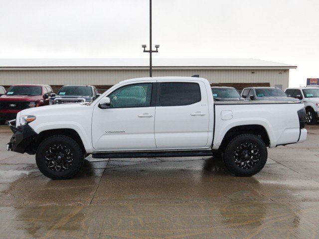 Used 2023 Toyota Tacoma SR5 AWD/4WD image 3