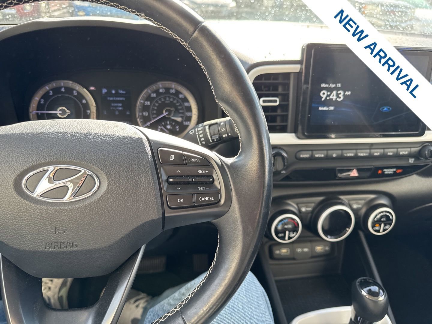 Used 2022 Hyundai Venue Limited image 22