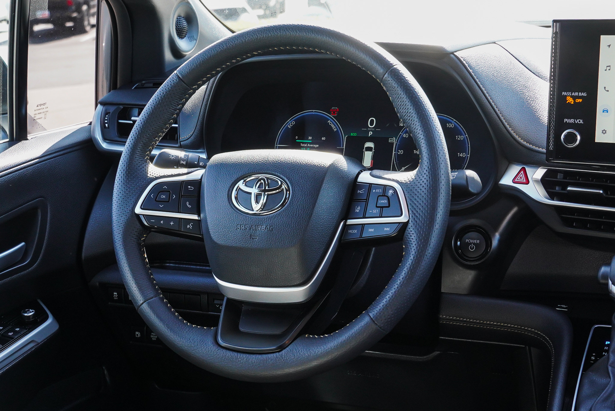 Certified 2025 Toyota Sienna XLE Woodland Edition AWD/4WD image 33