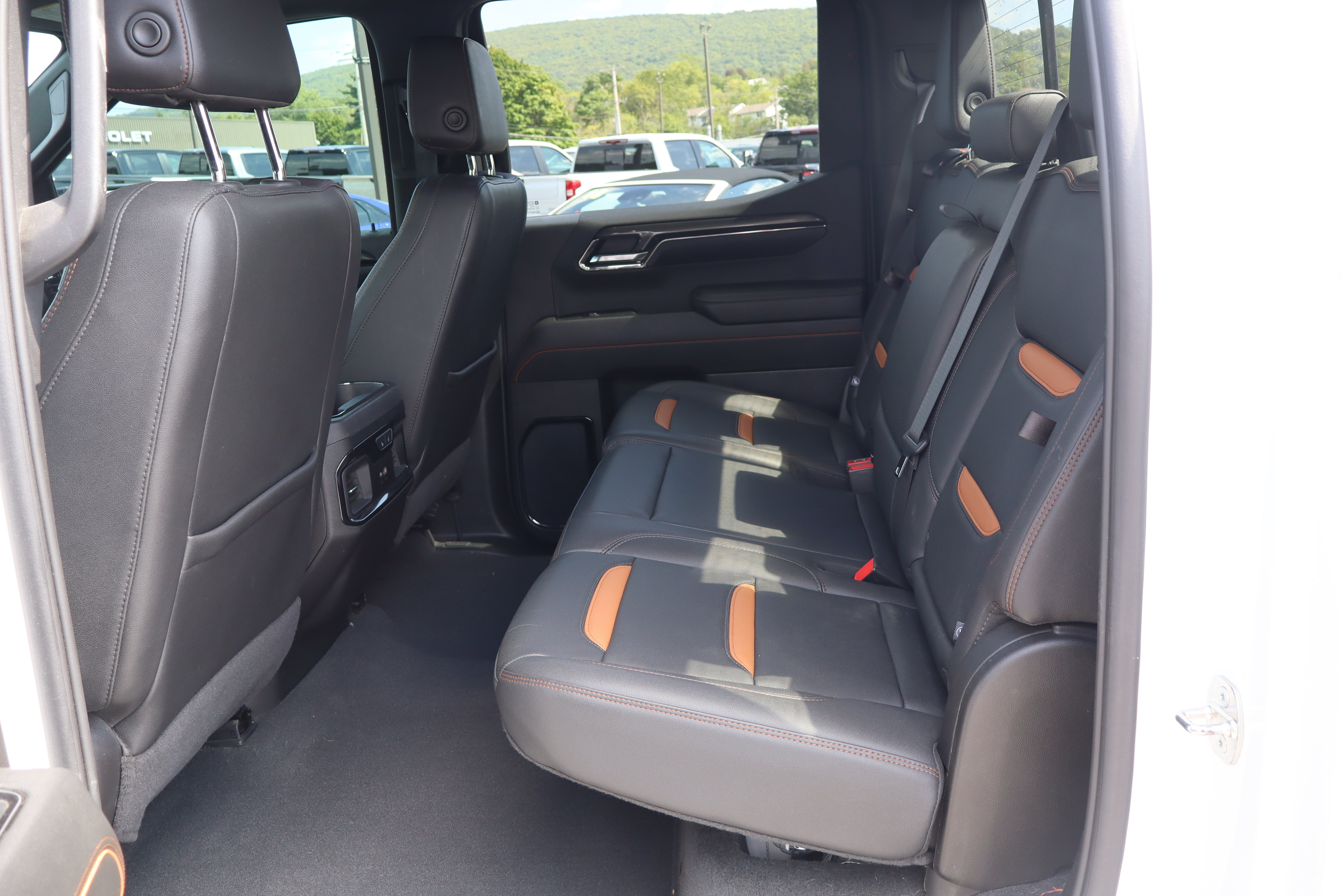 Used 2024 GMC Sierra 1500 AT4 w/ AT4 Carbonpro Edition AWD/4WD image 12