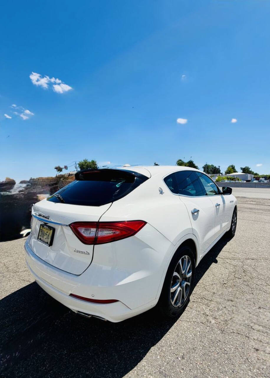 Used 2017 Maserati Levante AWD/4WD image 9