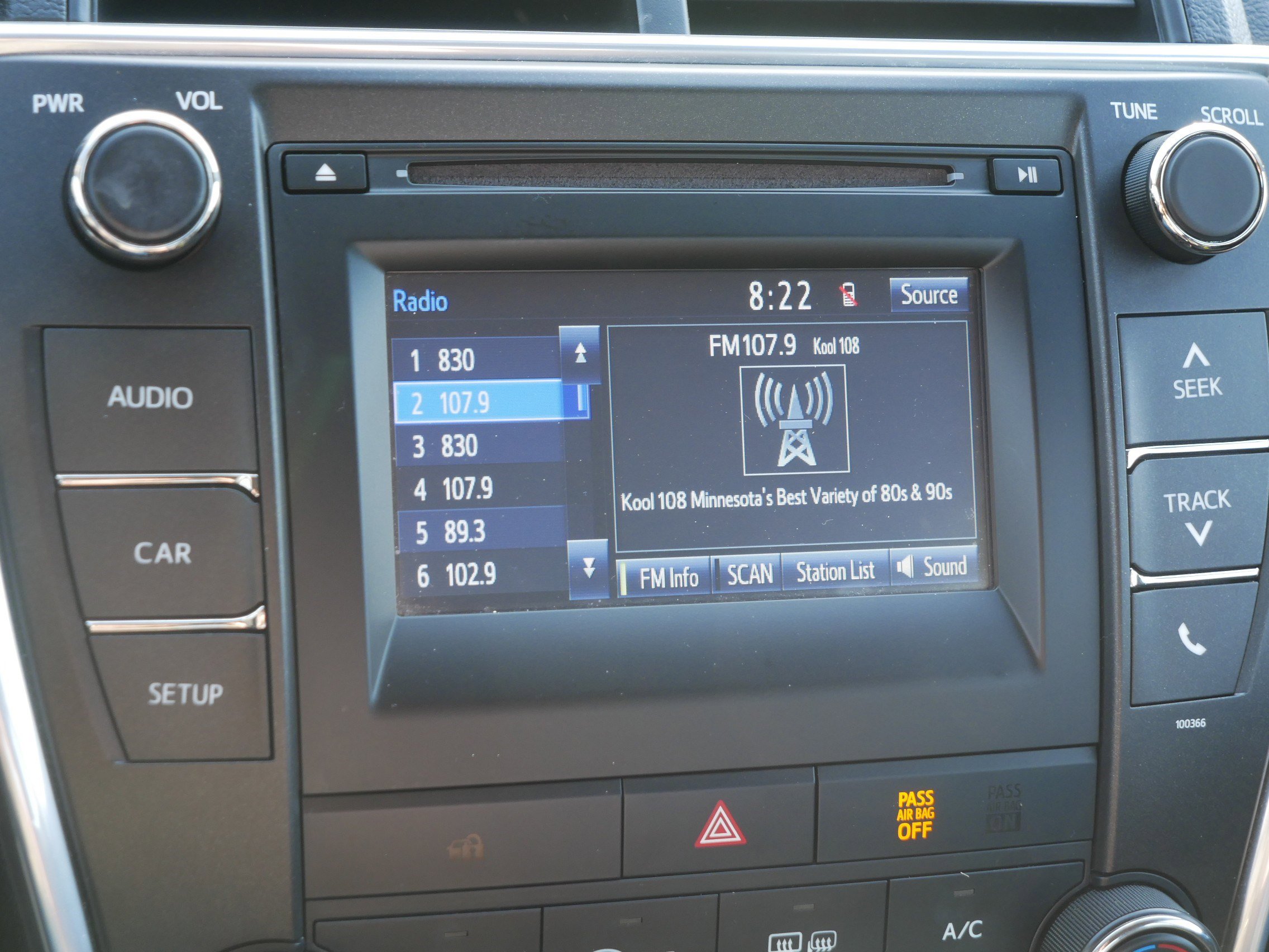 Used 2015 Toyota Camry LE image 22